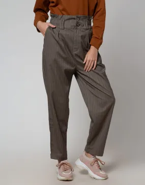 Details Tappered Basic Celana Panjang Wanita