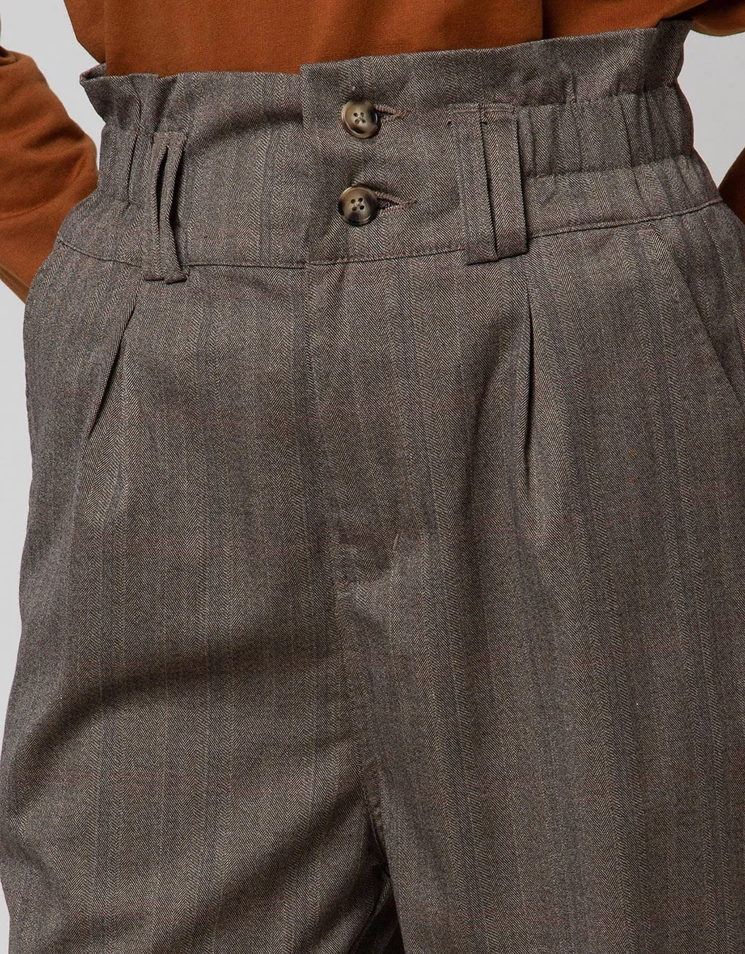 Details Tappered Basic Celana Panjang Wanita