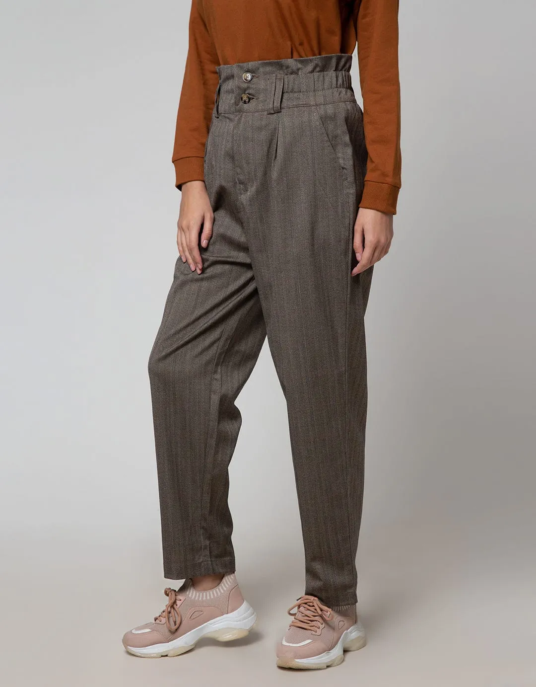 Details Tappered Basic Celana Panjang Wanita