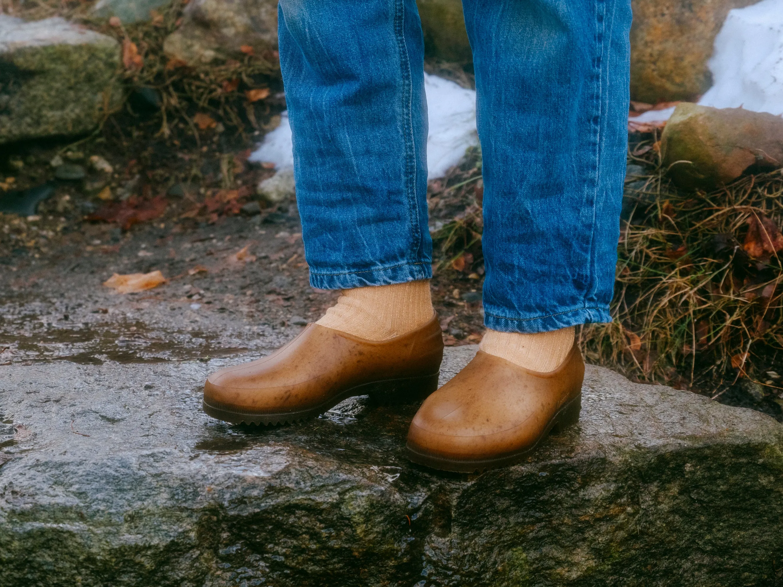 French Recycled Hemp Gardening Clogs in Sepia