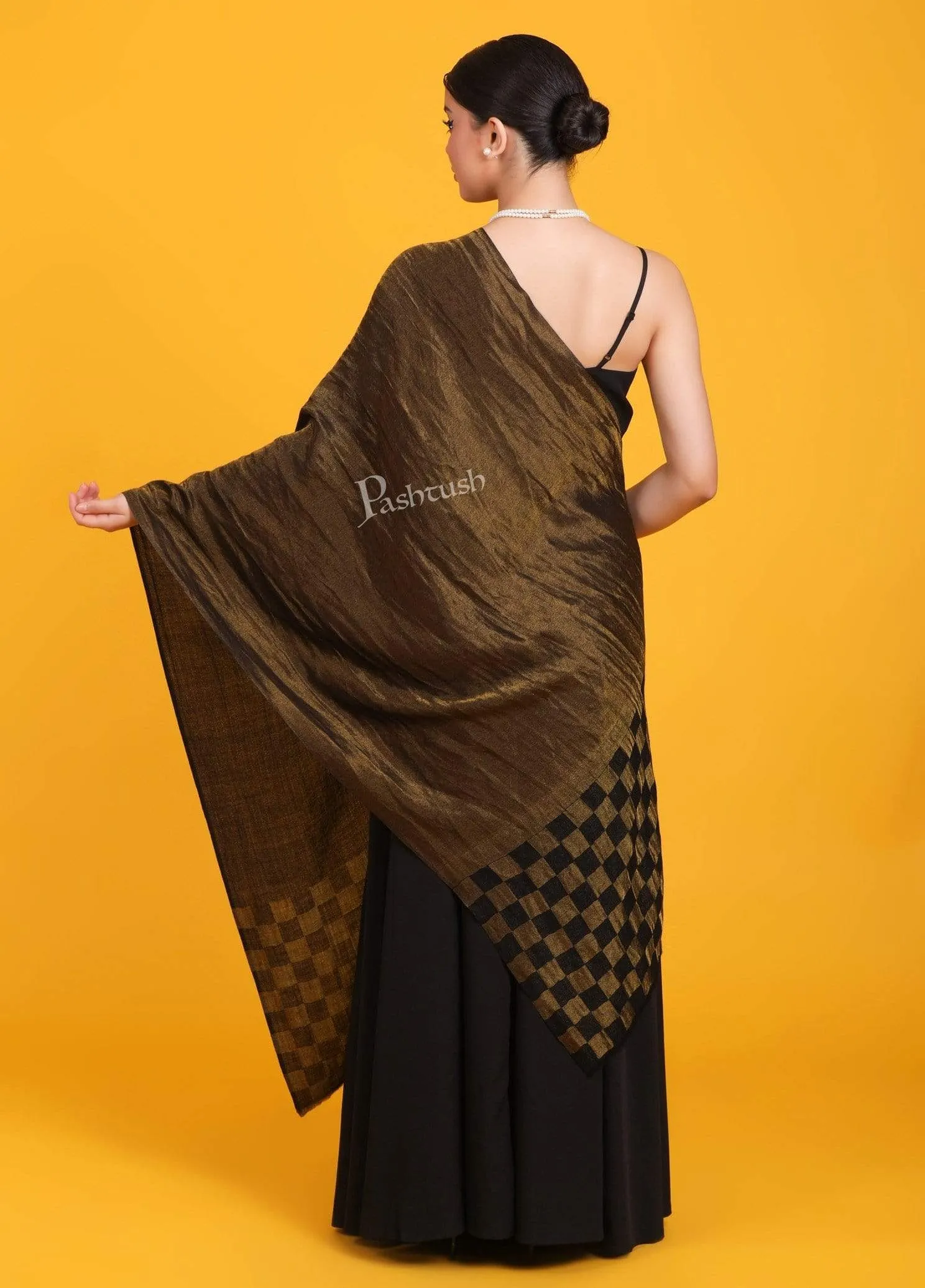 Pashtush Womens Twilight Checkered Reversible Scarf, With Shimmery Zari  Thread Weave, Black And Gold