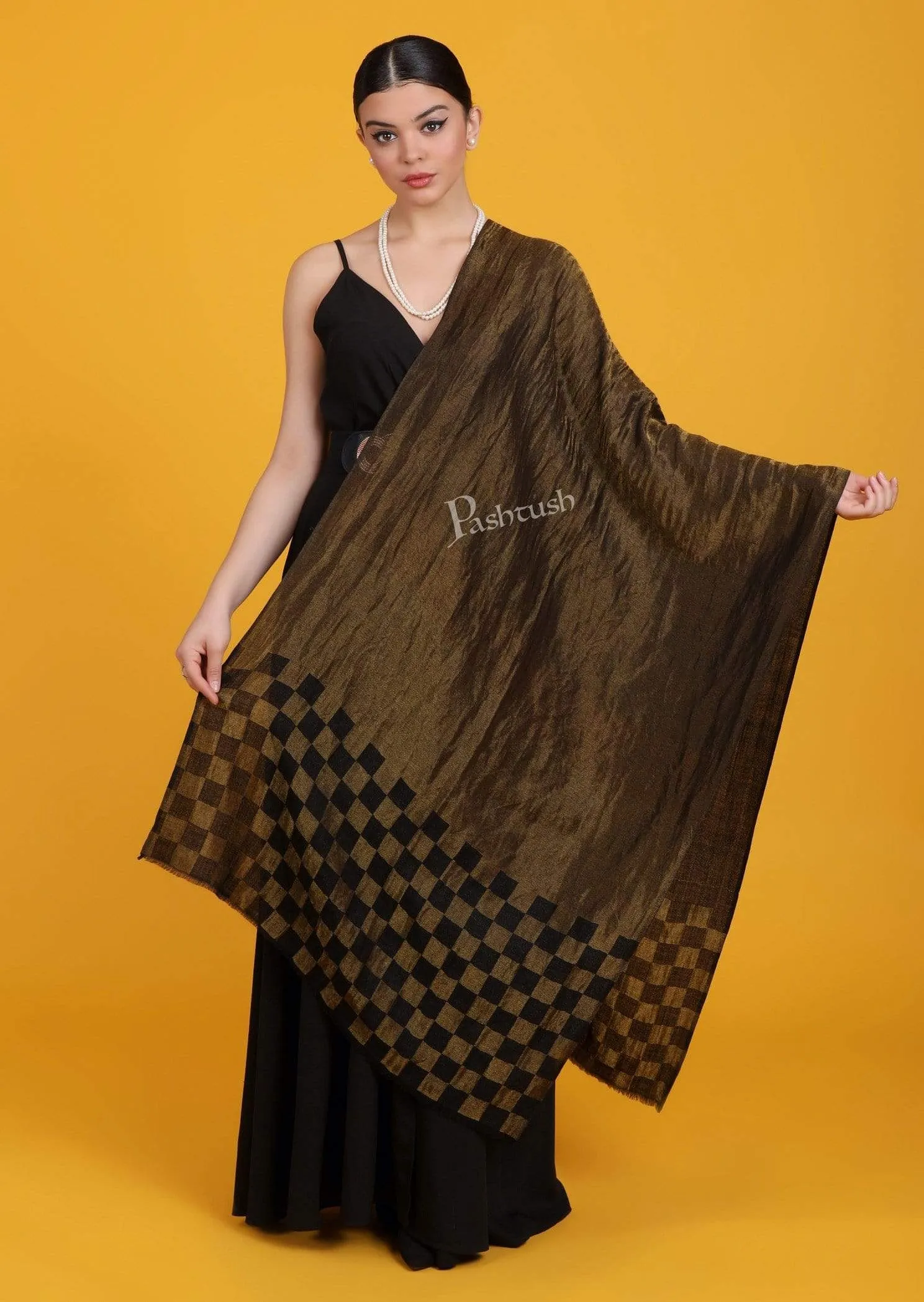 Pashtush Womens Twilight Checkered Reversible Scarf, With Shimmery Zari  Thread Weave, Black And Gold