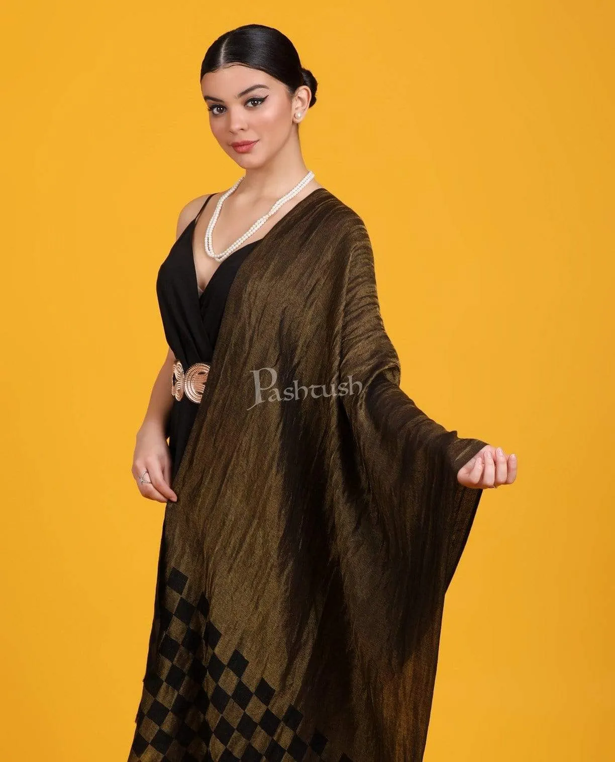 Pashtush Womens Twilight Checkered Reversible Scarf, With Shimmery Zari  Thread Weave, Black And Gold